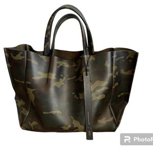 AMPERSAND AS APOSTROPHE Camo Pebble Textured Leather Handle Bag /Half Tote.